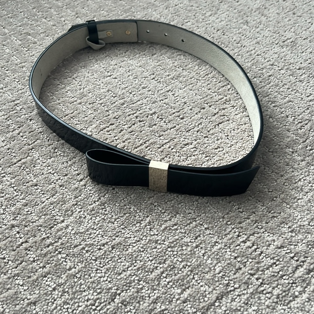 WHBM Patent bow loop belt